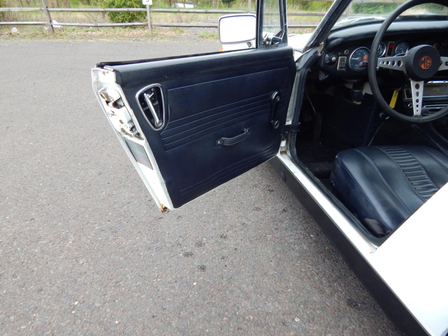 1972 White /Black MG Midget (GAN5UC10613) with an 4 cylinder engine, 4 speed manual transmission, located at 6528 Lower York Road, New Hope, PA, 18938, (215) 862-9555, 40.358707, -74.977882 - Here for sale is very nice 1972 MG Midget convertible. Under the hood is a 4 cylinder which puts power to the rear wheels via a 4 speed manual transmission. Features include; black vinyl interior in great shape, wooden shift knob, AM/FM/CD, Sony head unit, Black vinyl convertible top, chrome bumpe - Photo#14